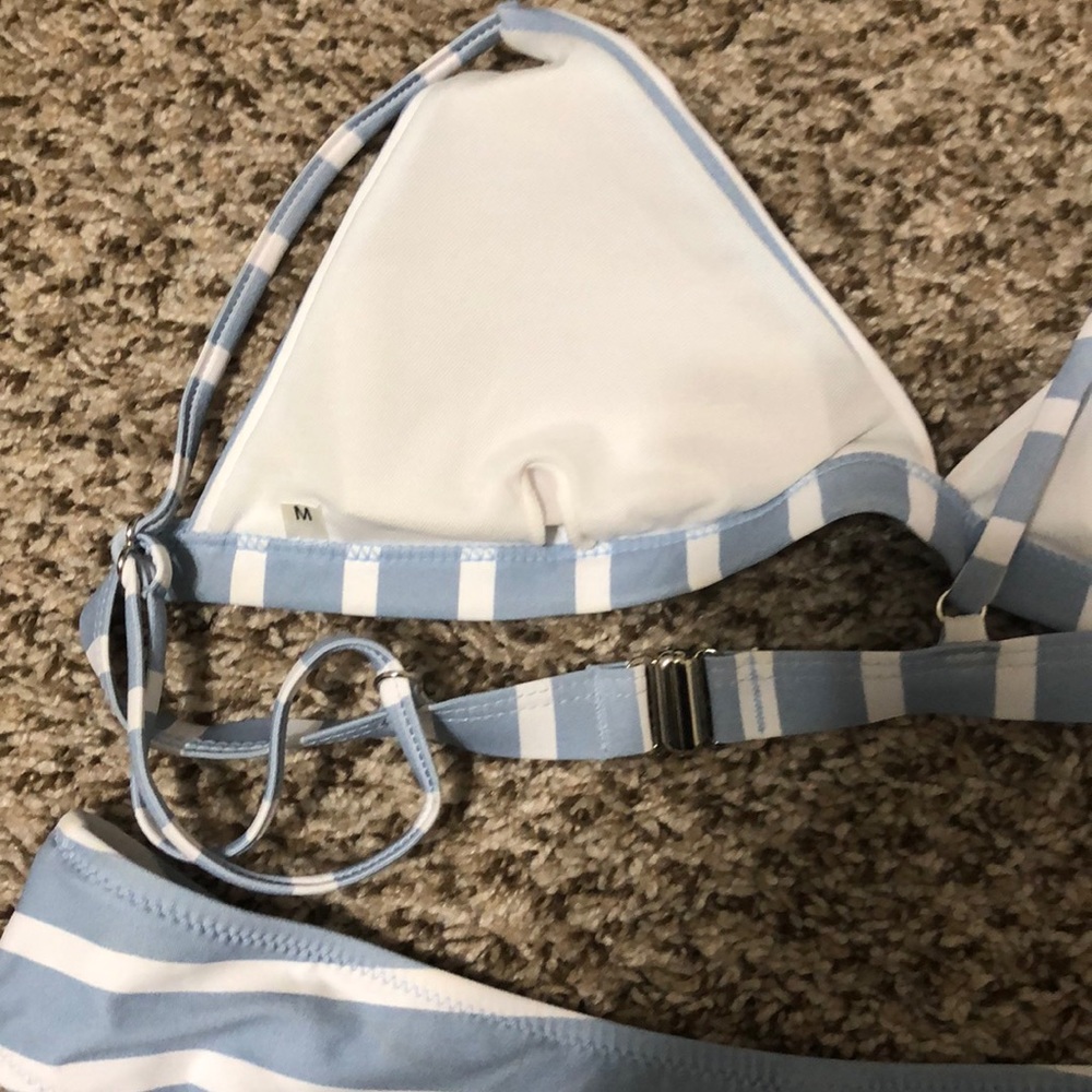 Triangle thong bikini - Picture 3 of 4